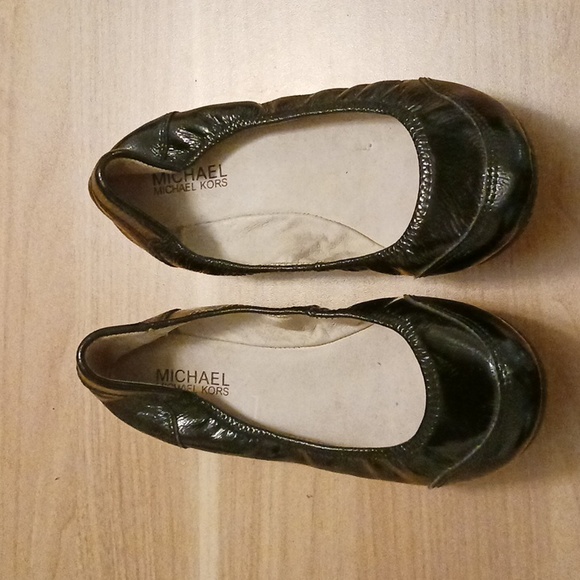 MICHAEL Michael Kors Black Patent Leather Ballet Flats in Size 7M - Picture 2 of 6